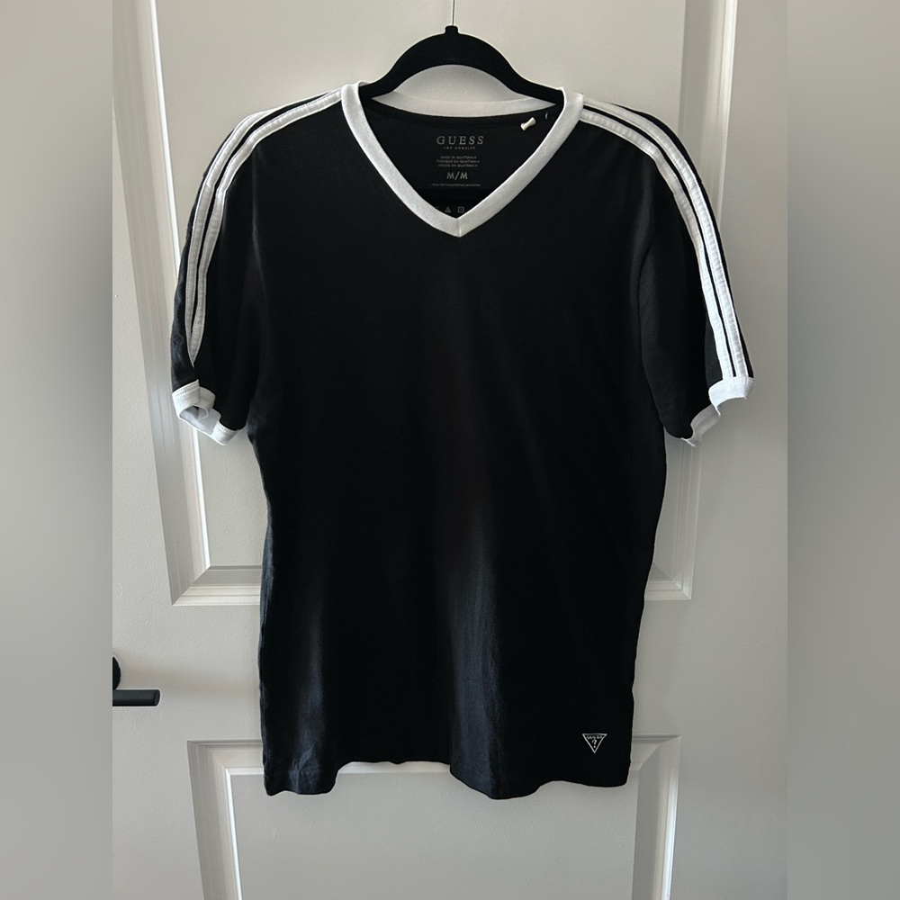 Guess Men’s vneck Shirt